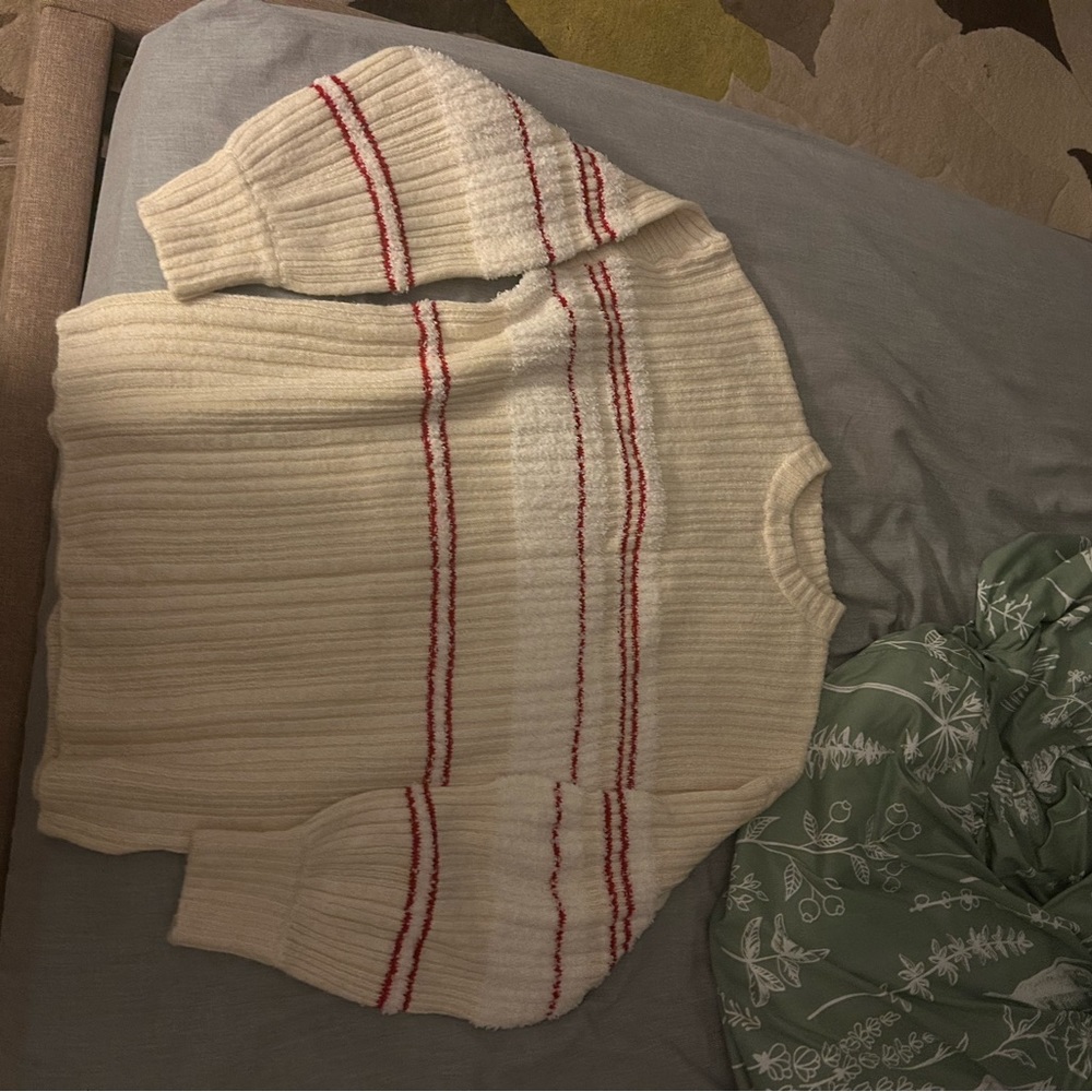 Urban outfitters sweater small